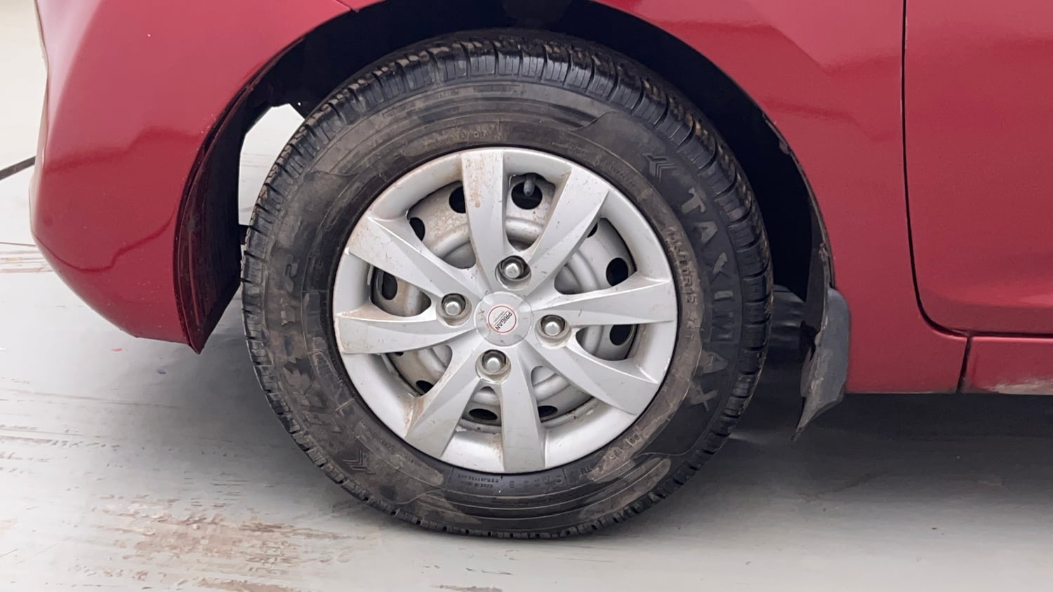 Used 2013 Hyundai Eon D-Lite + Petrol Manual tyres LEFT FRONT TYRE RIM VIEW