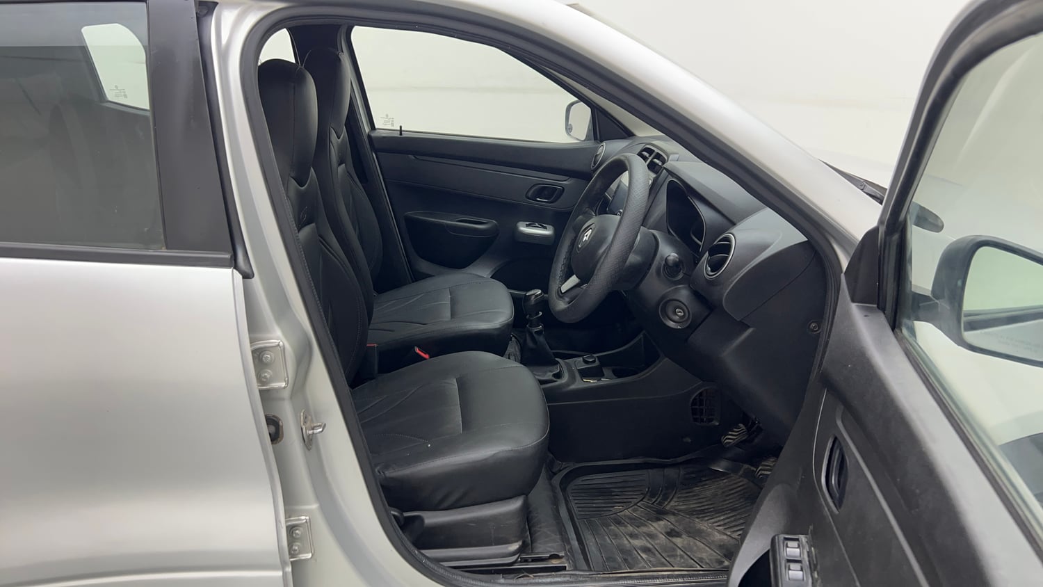 Used 2018 Renault Kwid 1.0 RXL Petrol Manual interior RIGHT SIDE FRONT DOOR CABIN VIEW
