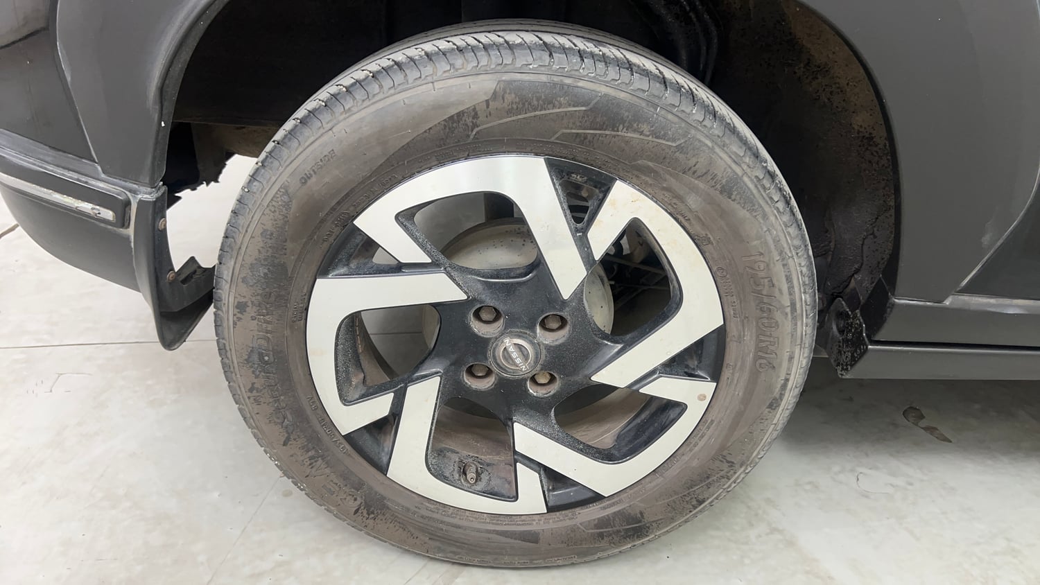 Used 2023 Nissan Magnite XV Petrol Manual tyres RIGHT REAR TYRE RIM VIEW