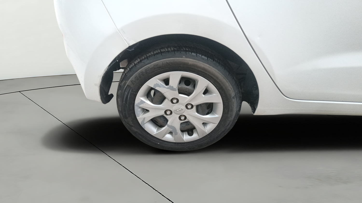 Used 2016 Hyundai Grand i10 Magna 1.2 Kappa VTVT Petrol Manual tyres RIGHT REAR TYRE RIM VIEW