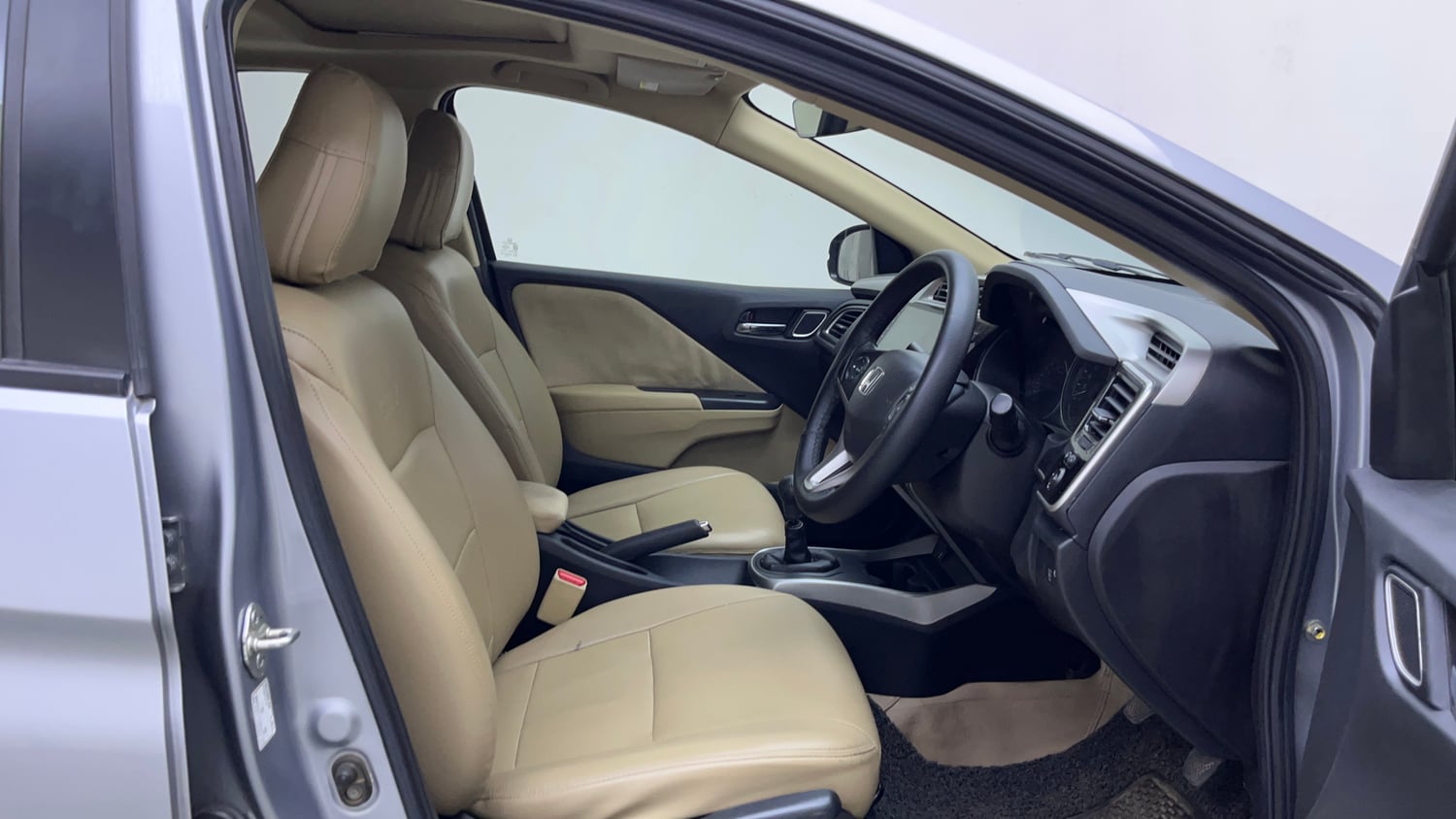 Used 2019 Honda City VX Petrol Petrol Manual interior RIGHT SIDE FRONT DOOR CABIN VIEW