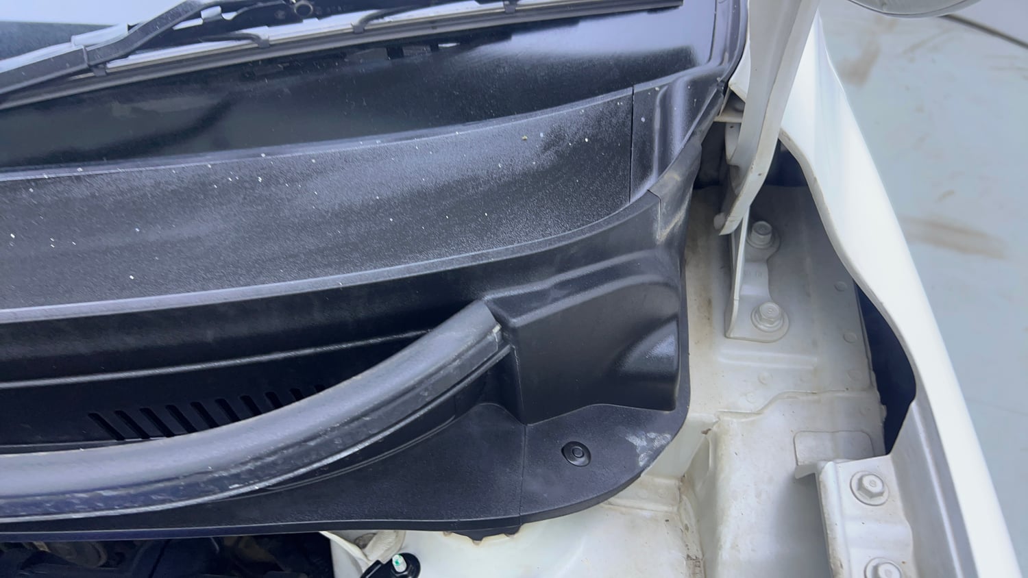 Used 2022 Hyundai Grand i10 Nios Magna 1.2 Kappa VTVT CNG Cng Manual engine ENGINE LEFT SIDE HINGE & APRON VIEW