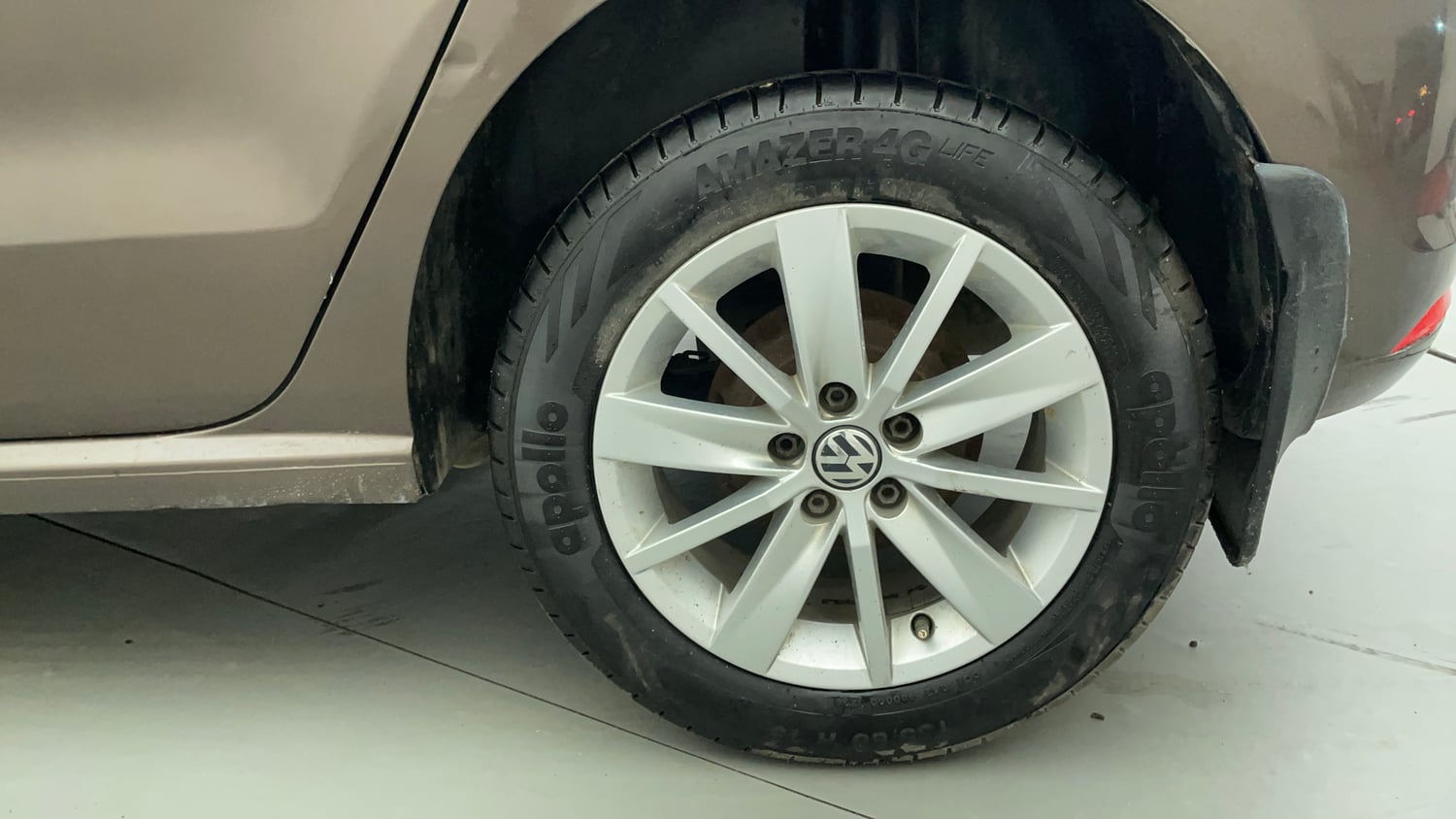 Used 2016 Volkswagen Polo Highline1.5L (D) Diesel Manual tyres LEFT REAR TYRE RIM VIEW