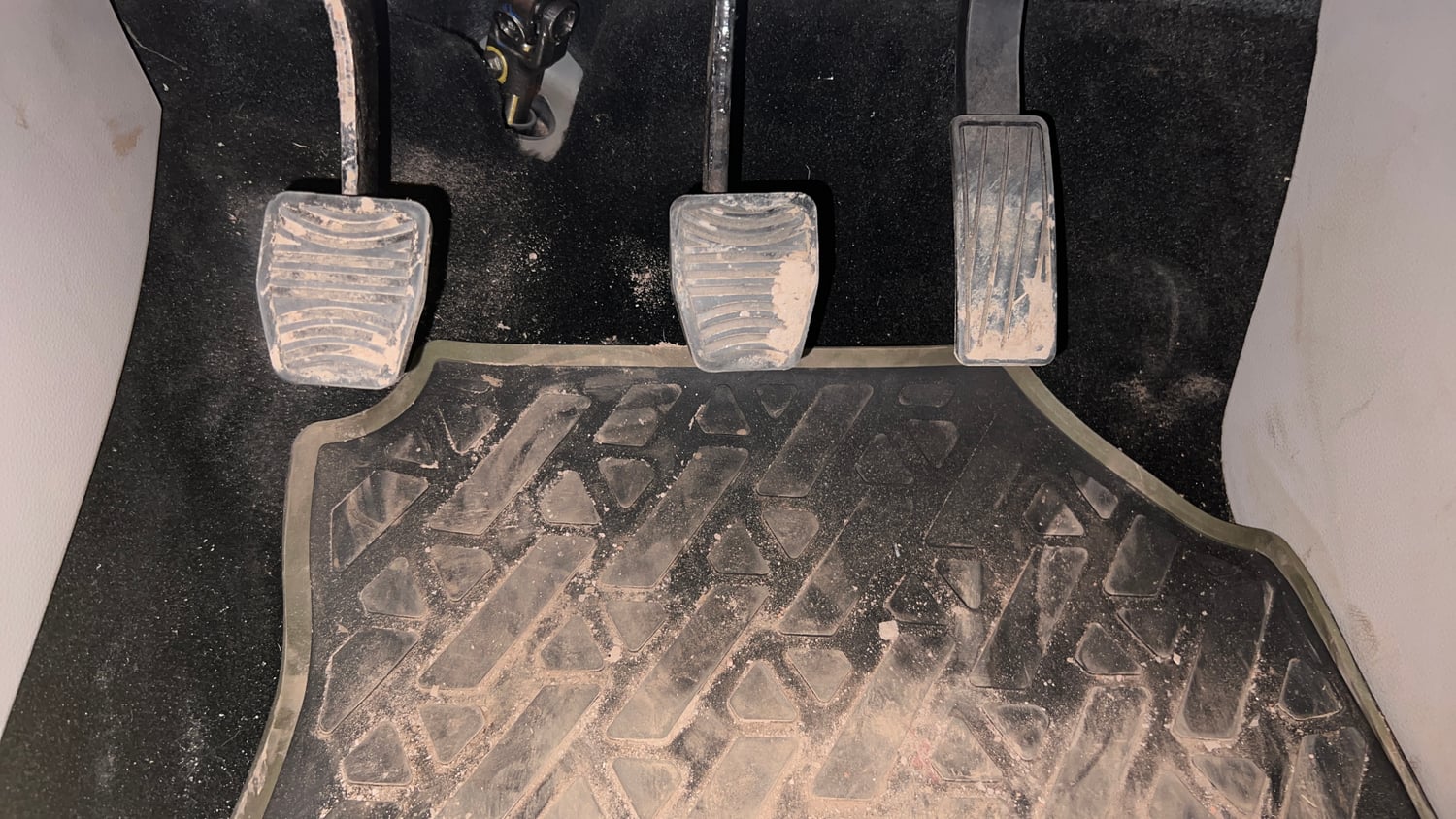 Used 2021 Mahindra XUV 300 W8 (O) 1.2 Petrol Petrol Manual interior PEDALS VIEW