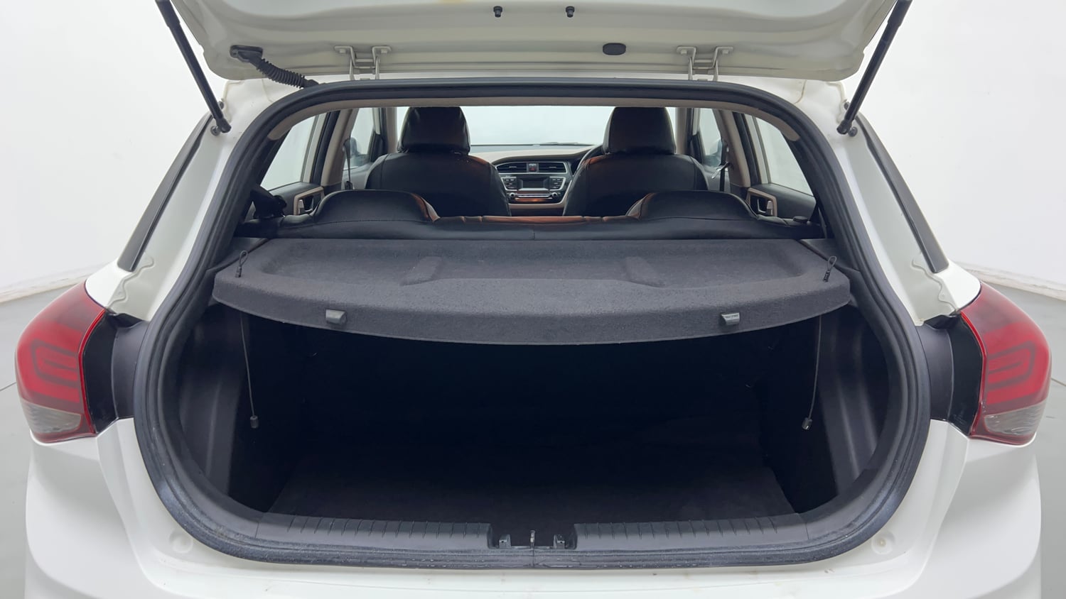 Used 2019 Hyundai Elite i20 Magna Plus 1.2 Petrol Manual interior DICKY INSIDE VIEW