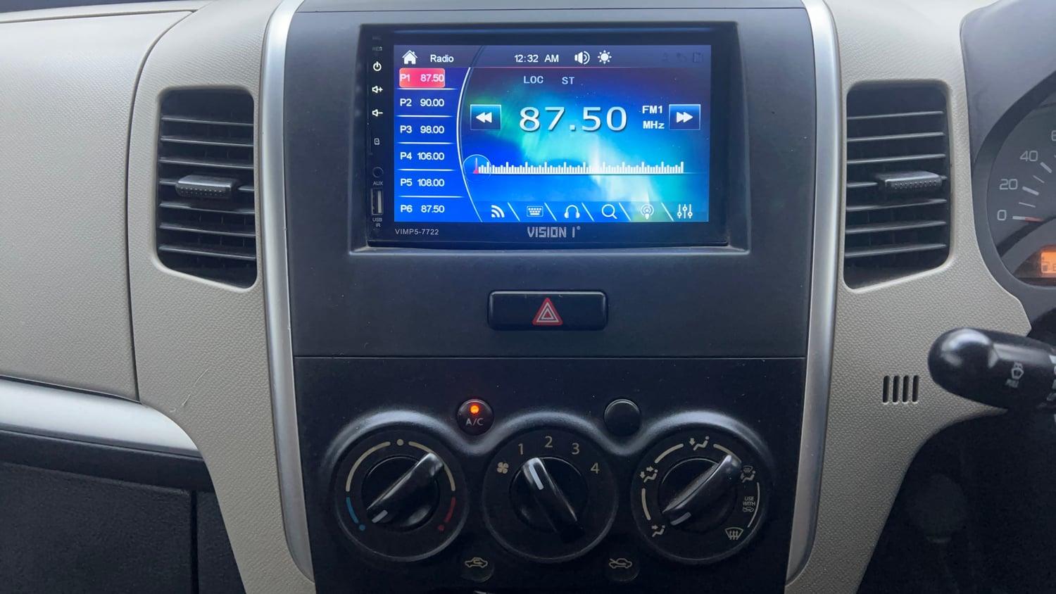 Used 2014 Maruti Suzuki Wagon R LXI Petrol Manual interior MUSIC SYSTEM & AC CONTROL VIEW