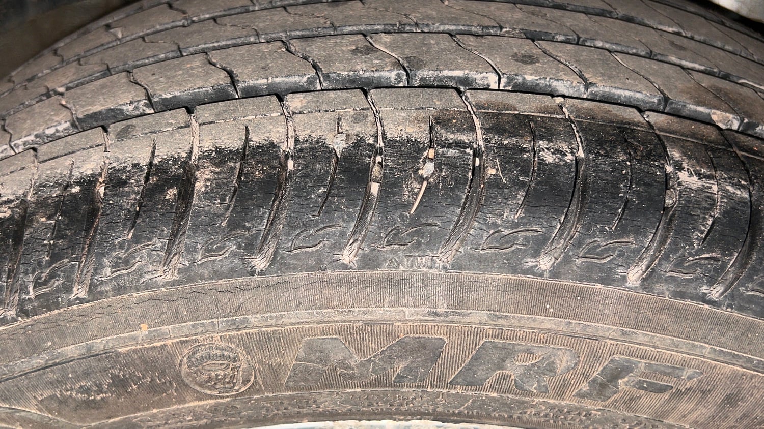 Used 2021 Mahindra XUV 300 W8 (O) 1.2 Petrol Petrol Manual tyres RIGHT REAR TYRE TREAD VIEW