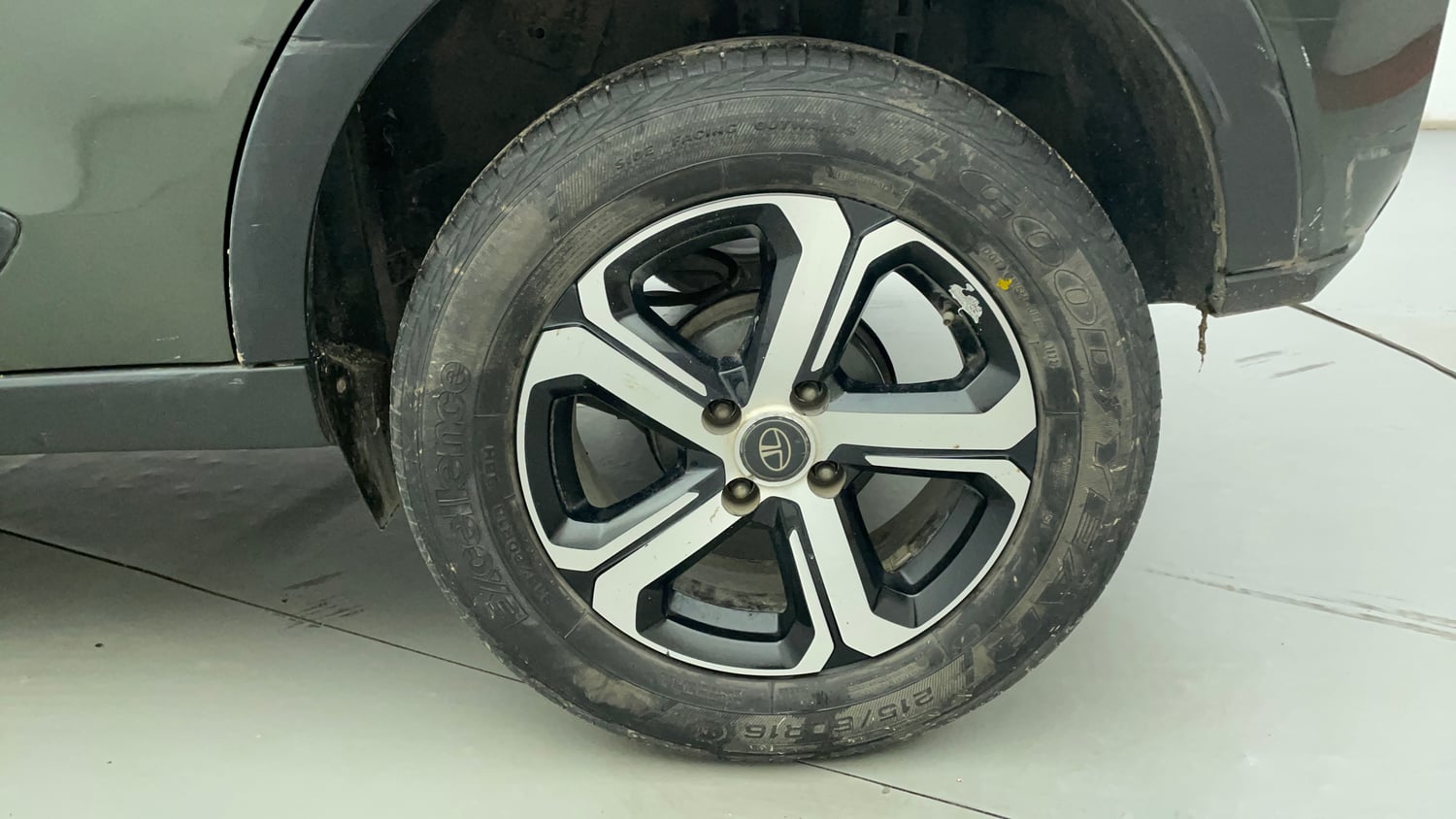 Used 2022 Tata Nexon XZ Plus Diesel Diesel Manual tyres LEFT REAR TYRE RIM VIEW