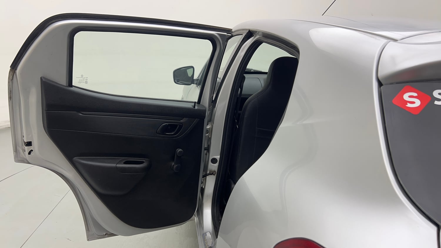 Used 2018 Renault Kwid 1.0 RXL Petrol Manual interior LEFT REAR DOOR OPEN VIEW