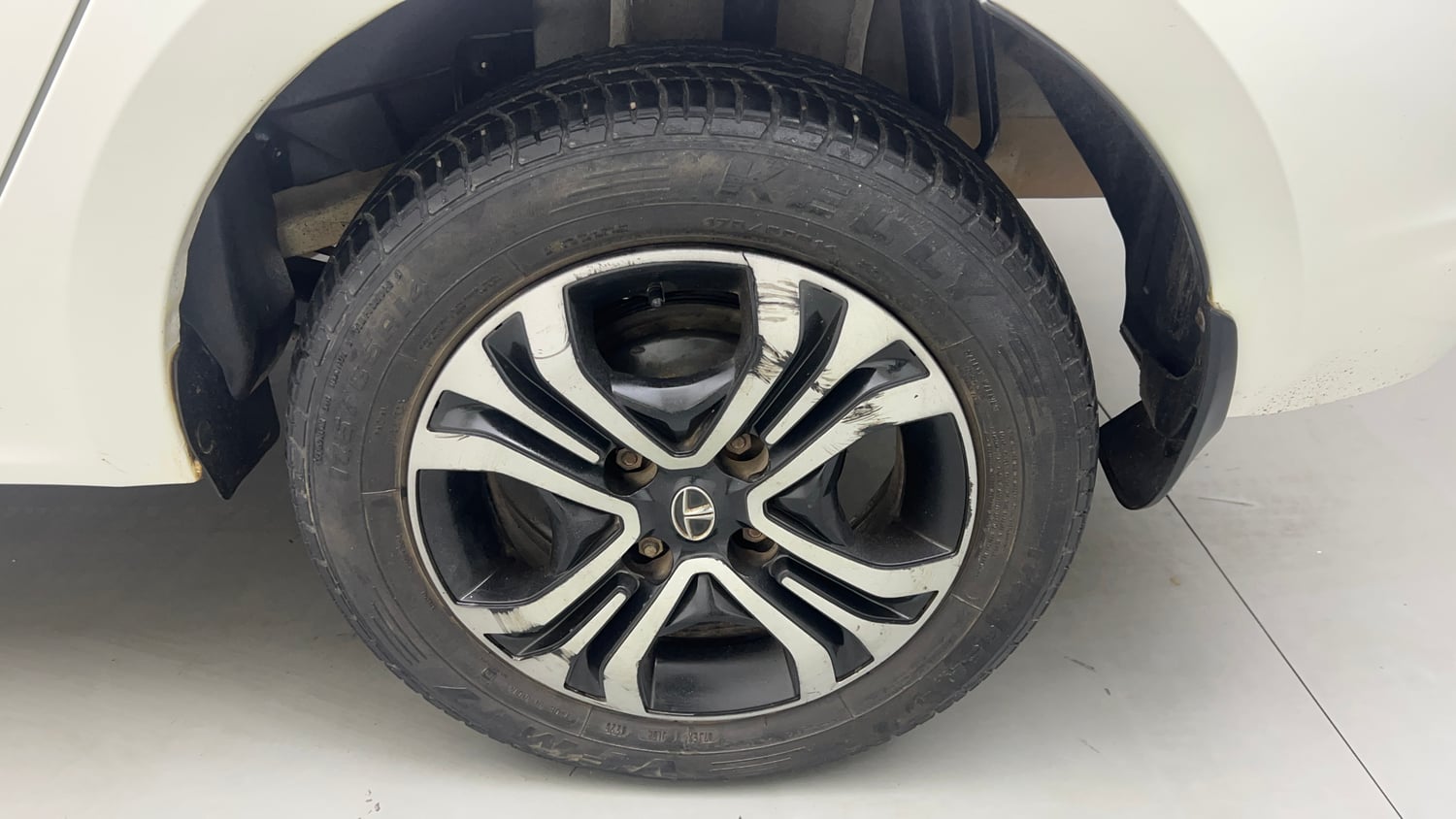 Used 2022 Tata Tigor XZ Plus CNG Cng Manual tyres LEFT REAR TYRE RIM VIEW