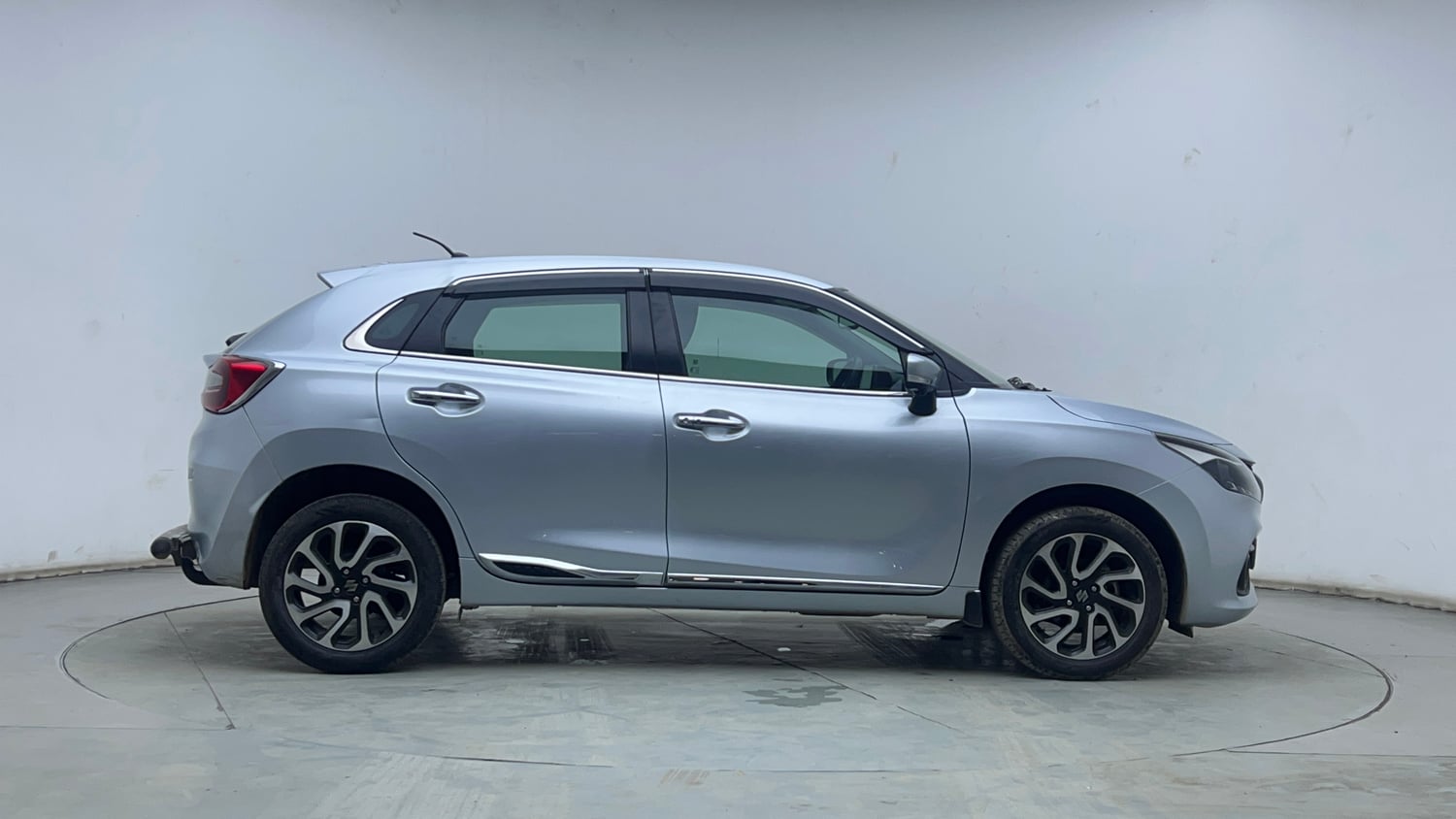 Used 2024 Maruti Suzuki Baleno Alpha MT Petrol Manual exterior RIGHT SIDE VIEW