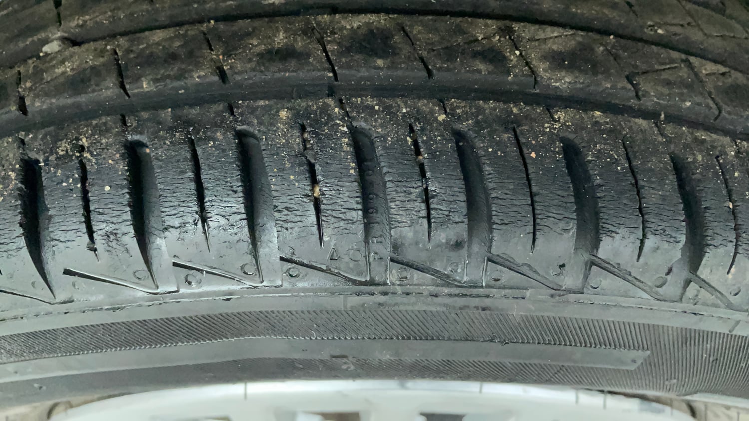 Used 2017 Datsun Redi-GO T (O) Petrol Manual tyres RIGHT REAR TYRE TREAD VIEW