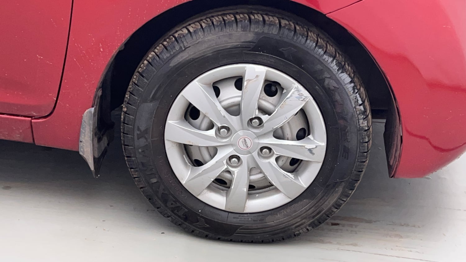 Used 2013 Hyundai Eon D-Lite + Petrol Manual tyres RIGHT FRONT TYRE RIM VIEW