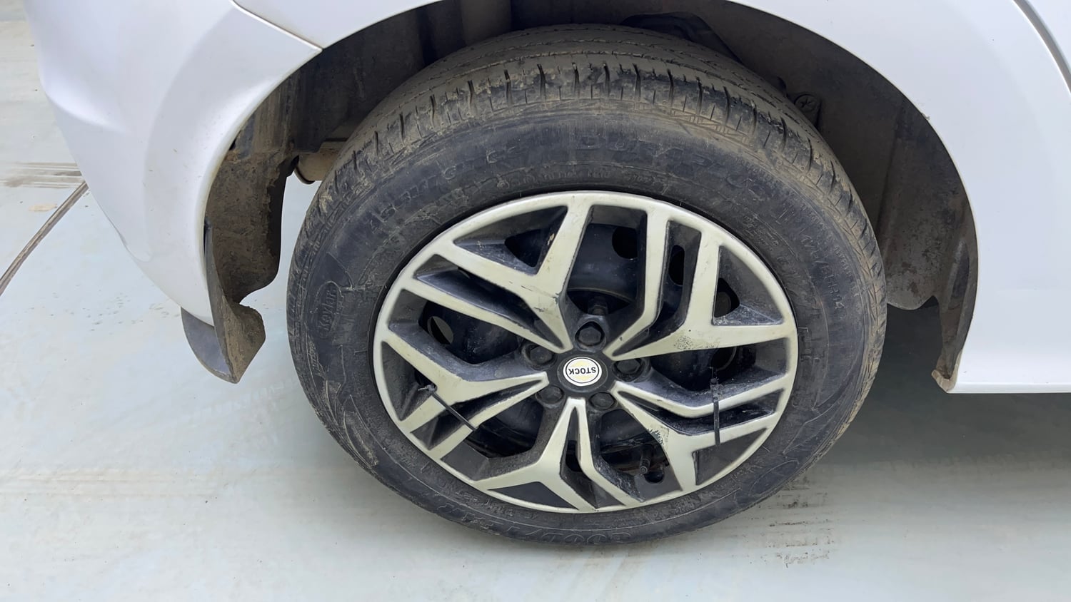 Used 2016 Ford Figo Trend 1.2 Ti-VCT Petrol Manual tyres RIGHT REAR TYRE RIM VIEW
