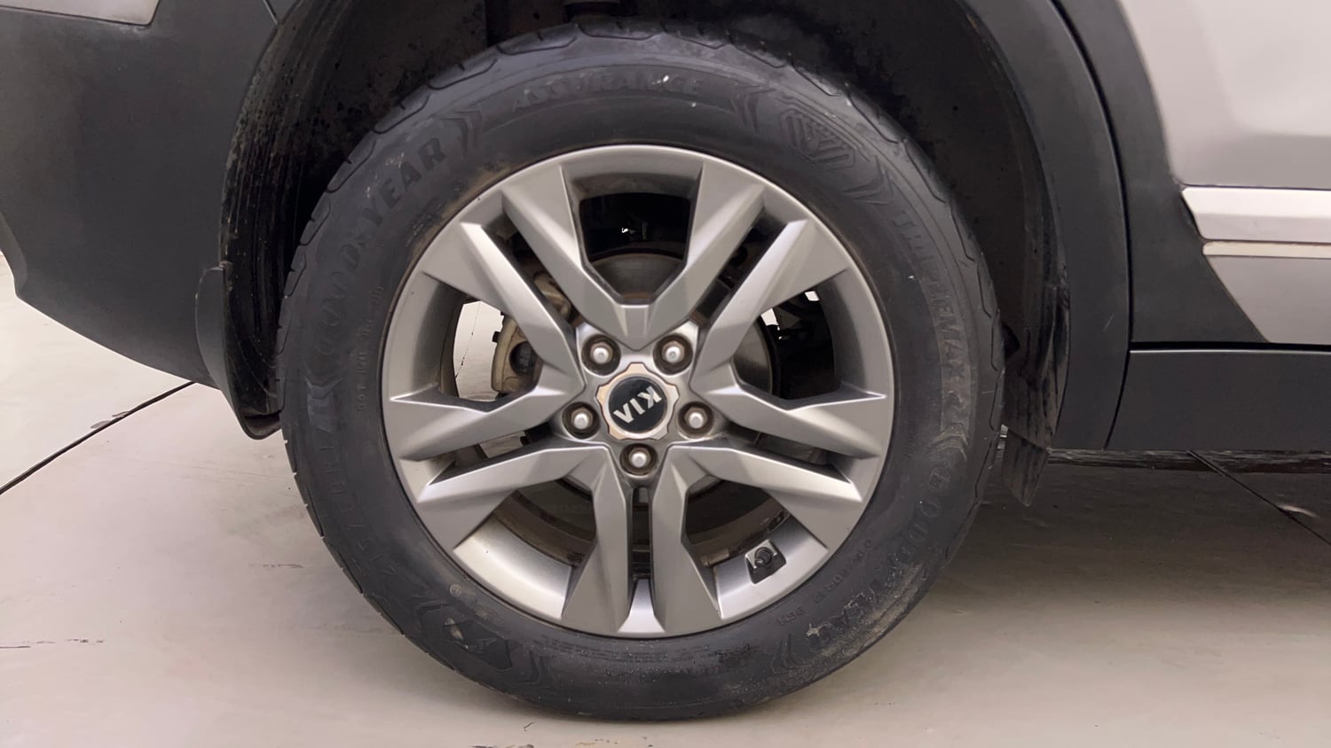 Used 2020 kia Seltos HTX IVT 1.5 Petrol Automatic tyres RIGHT REAR TYRE RIM VIEW