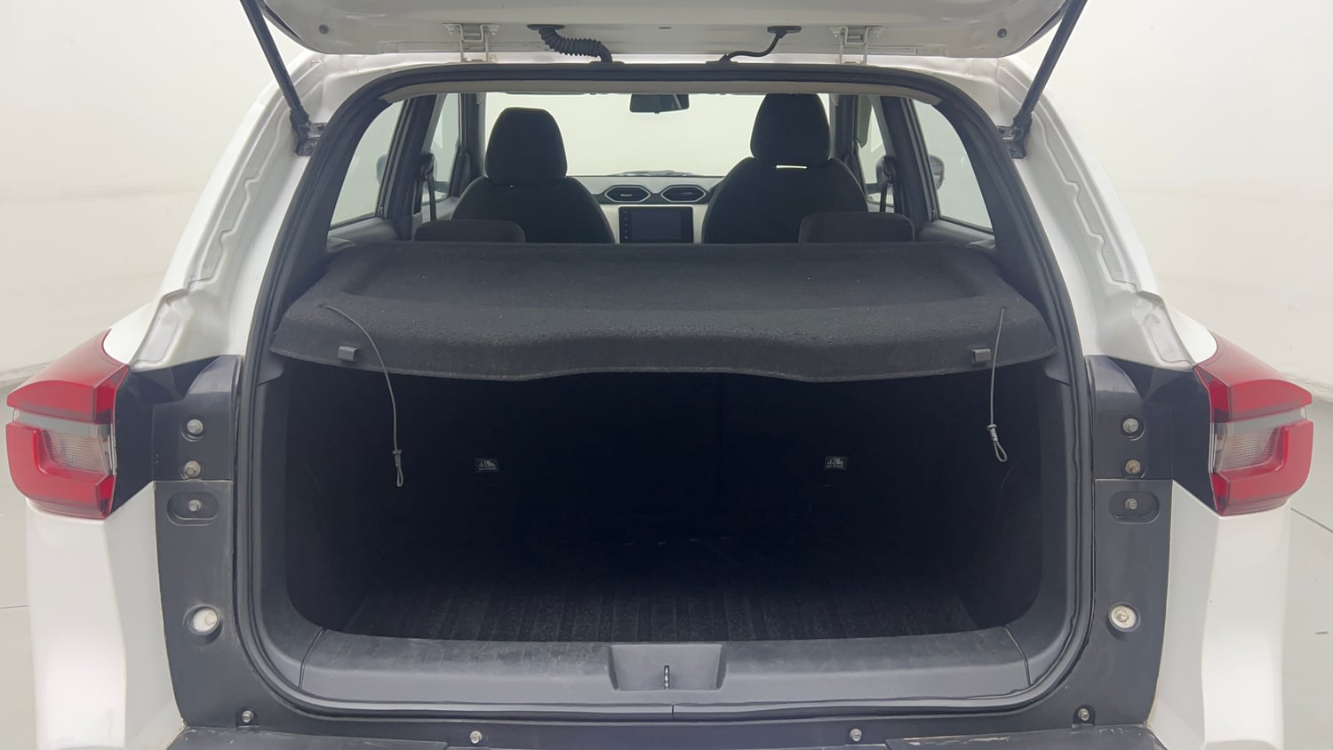 Used 2022 Nissan Magnite XV Turbo Petrol Manual interior DICKY INSIDE VIEW