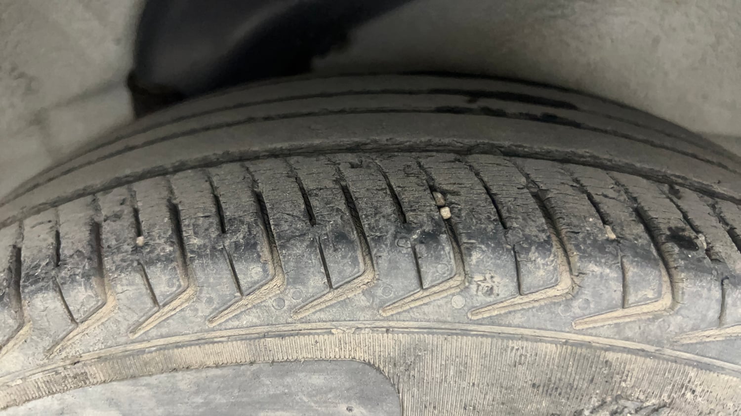 Used 2015 Hyundai i10 Magna 1.1 iRDE2 Petrol Manual tyres LEFT REAR TYRE TREAD VIEW