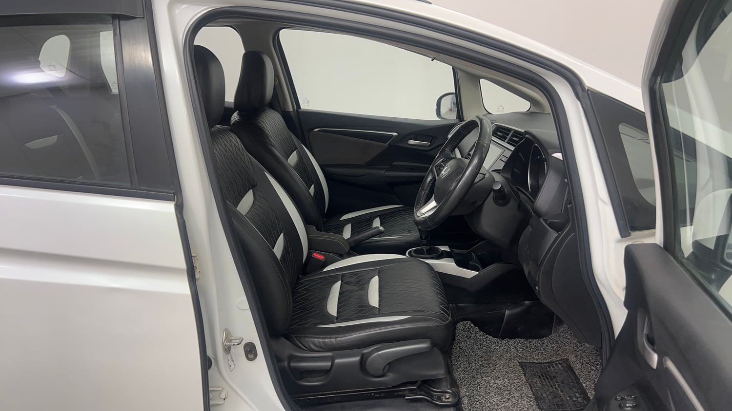 Used 2019 Honda WR-V VX MT Diesel Diesel Manual interior RIGHT SIDE FRONT DOOR CABIN VIEW