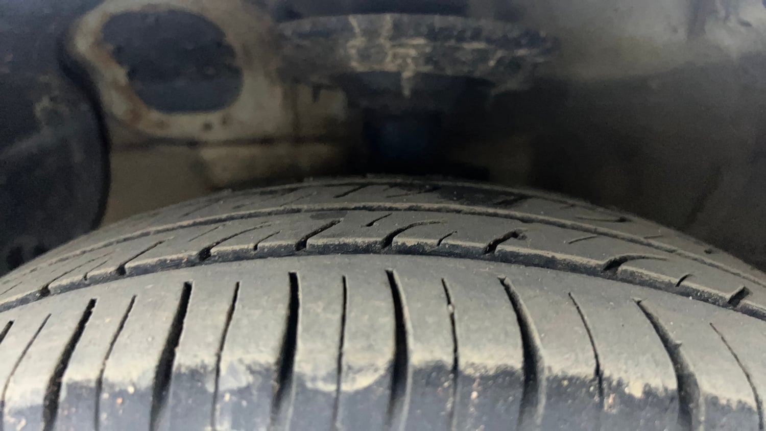 Used 2017 Hyundai Grand i10 Sportz (O) 1.2 Kappa VTVT Petrol Manual tyres LEFT FRONT TYRE TREAD VIEW
