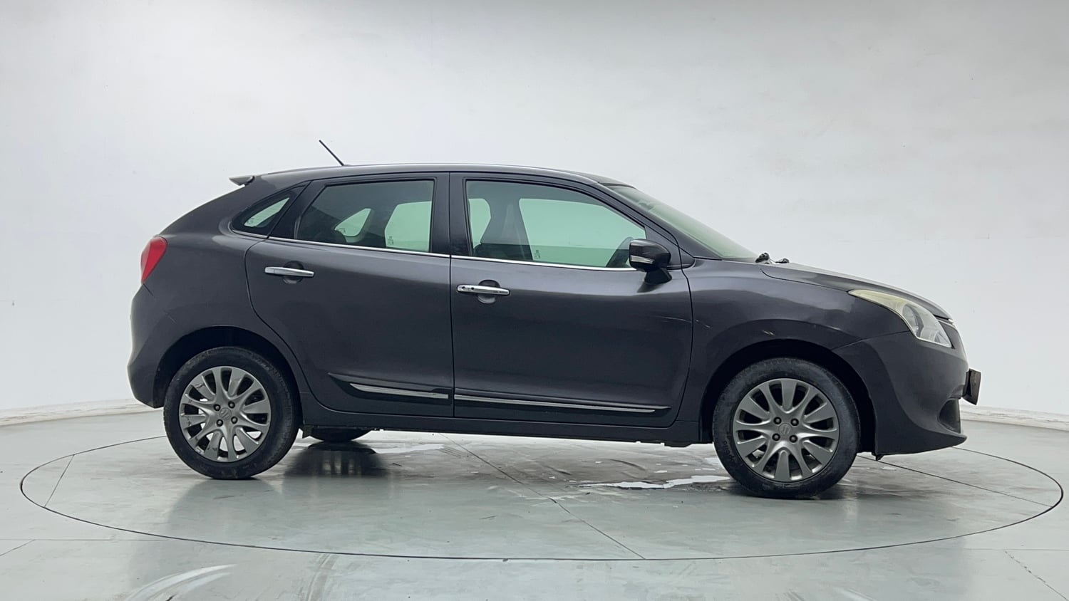Used 2018 Maruti Suzuki Baleno Zeta 1.2 Petrol Manual exterior RIGHT SIDE VIEW