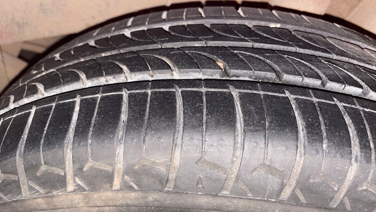 Used 2018 Hyundai Grand i10 Sportz AT 1.2 Kappa VTVT Petrol Automatic tyres LEFT REAR TYRE TREAD VIEW