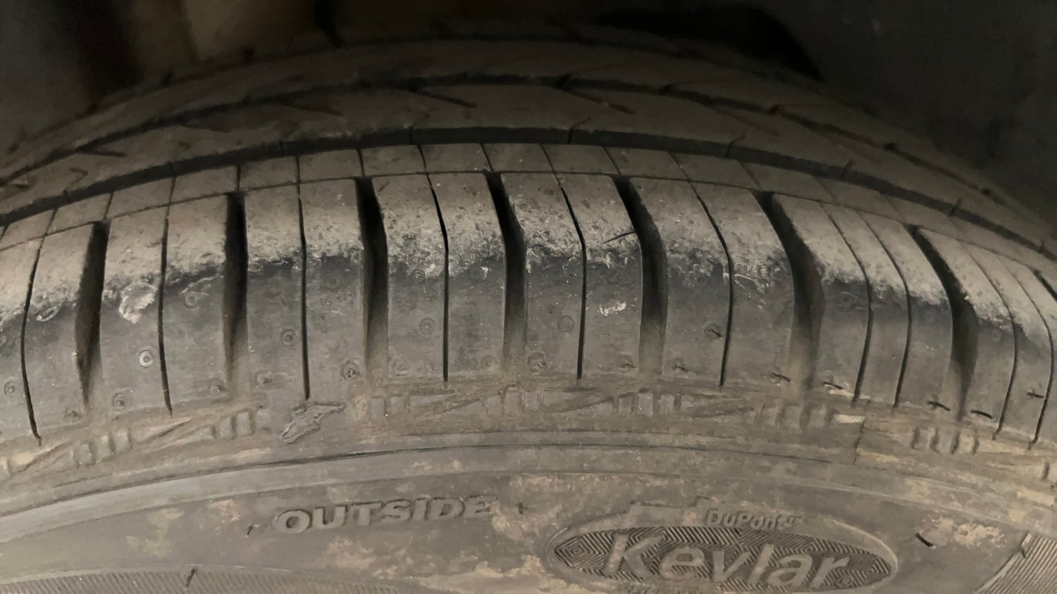 Used 2016 Ford Figo Aspire Titanium 1.2 Ti-VCT Petrol Manual tyres RIGHT REAR TYRE TREAD VIEW