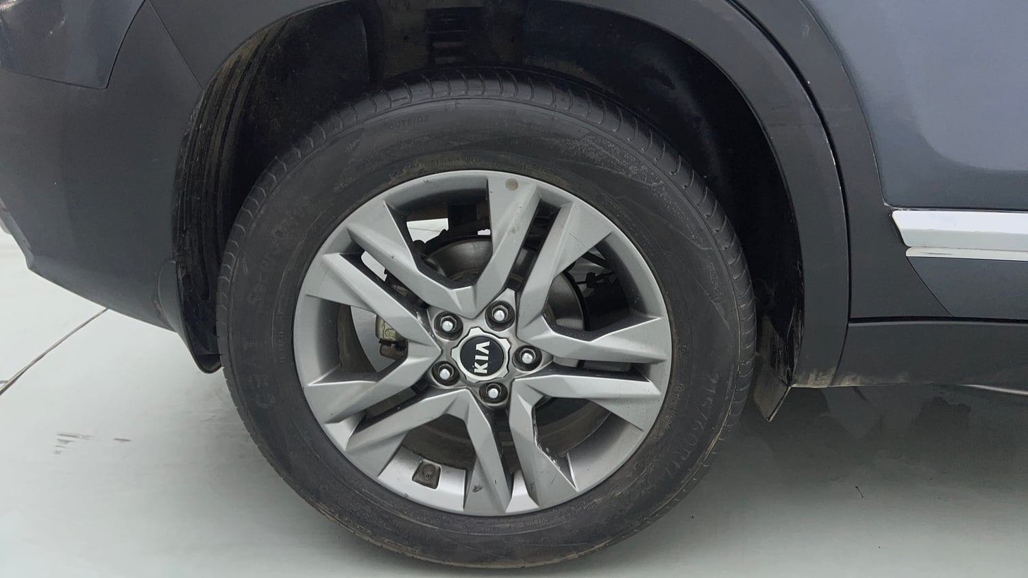 Used 2020 Kia Seltos HTX IVT 1.5 Petrol Automatic tyres RIGHT REAR TYRE RIM VIEW