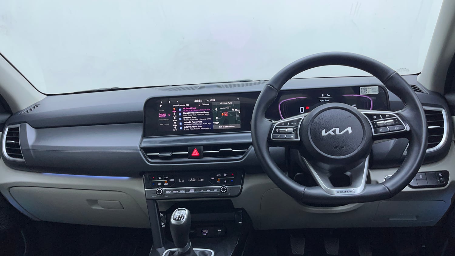 Used 2024 Kia Seltos HTX 1.5 Petrol MT Petrol Manual interior DASHBOARD VIEW