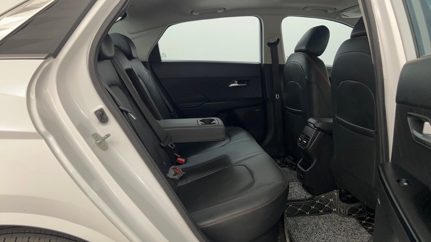 Used 2023 Hyundai Verna SX (O) 1.5 Turbo Petrol MT Petrol Manual interior RIGHT SIDE REAR DOOR CABIN VIEW