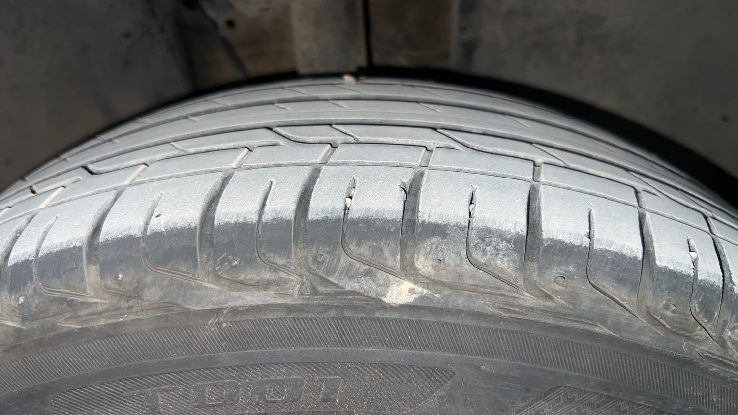 Used 2024 Tata Punch Creative Plus AMT Petrol Automatic tyres RIGHT FRONT TYRE TREAD VIEW