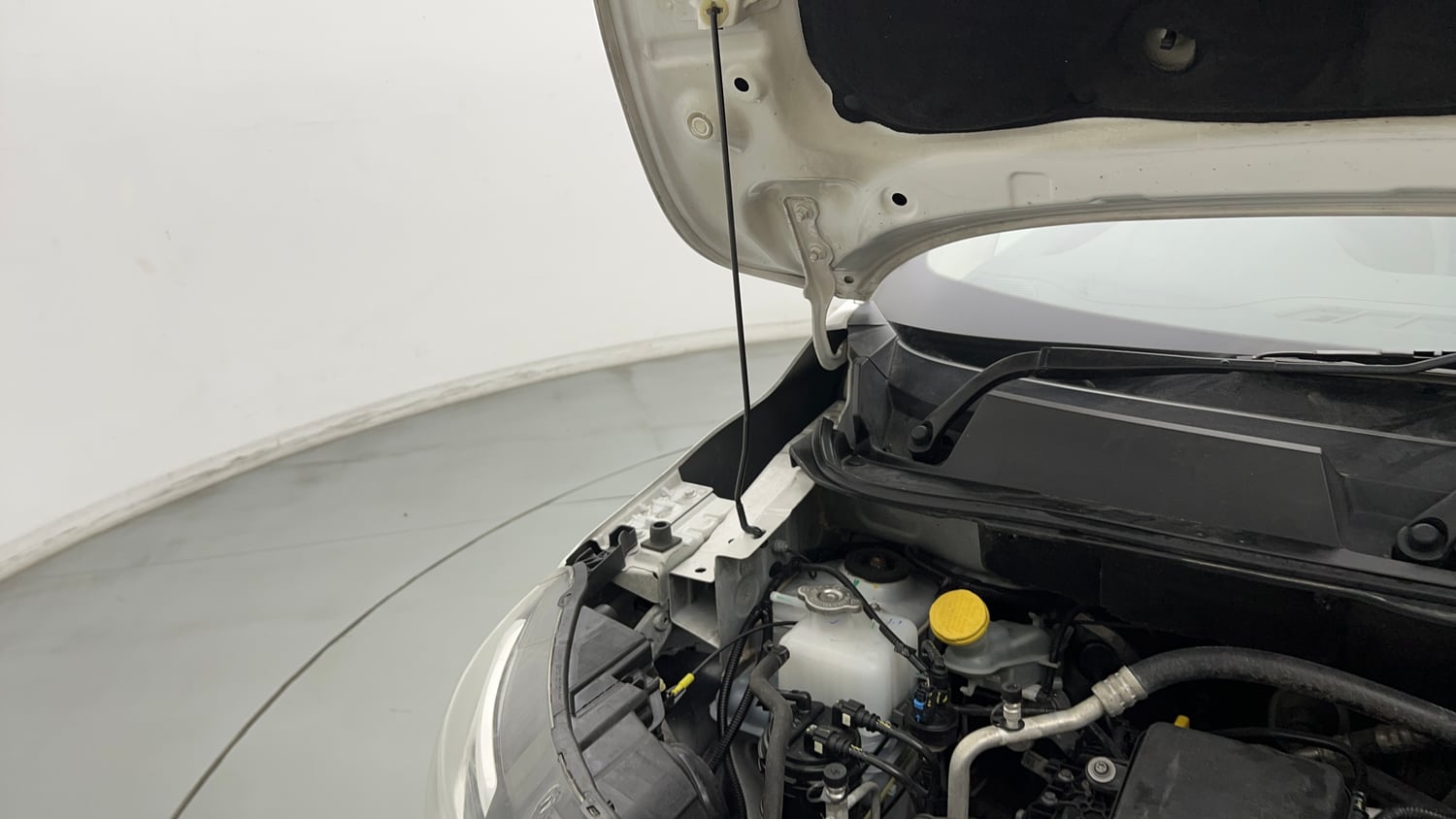 Used 2021 Renault Triber RXZ EASY-R AMT Petrol Automatic engine ENGINE RIGHT SIDE HINGE & APRON VIEW