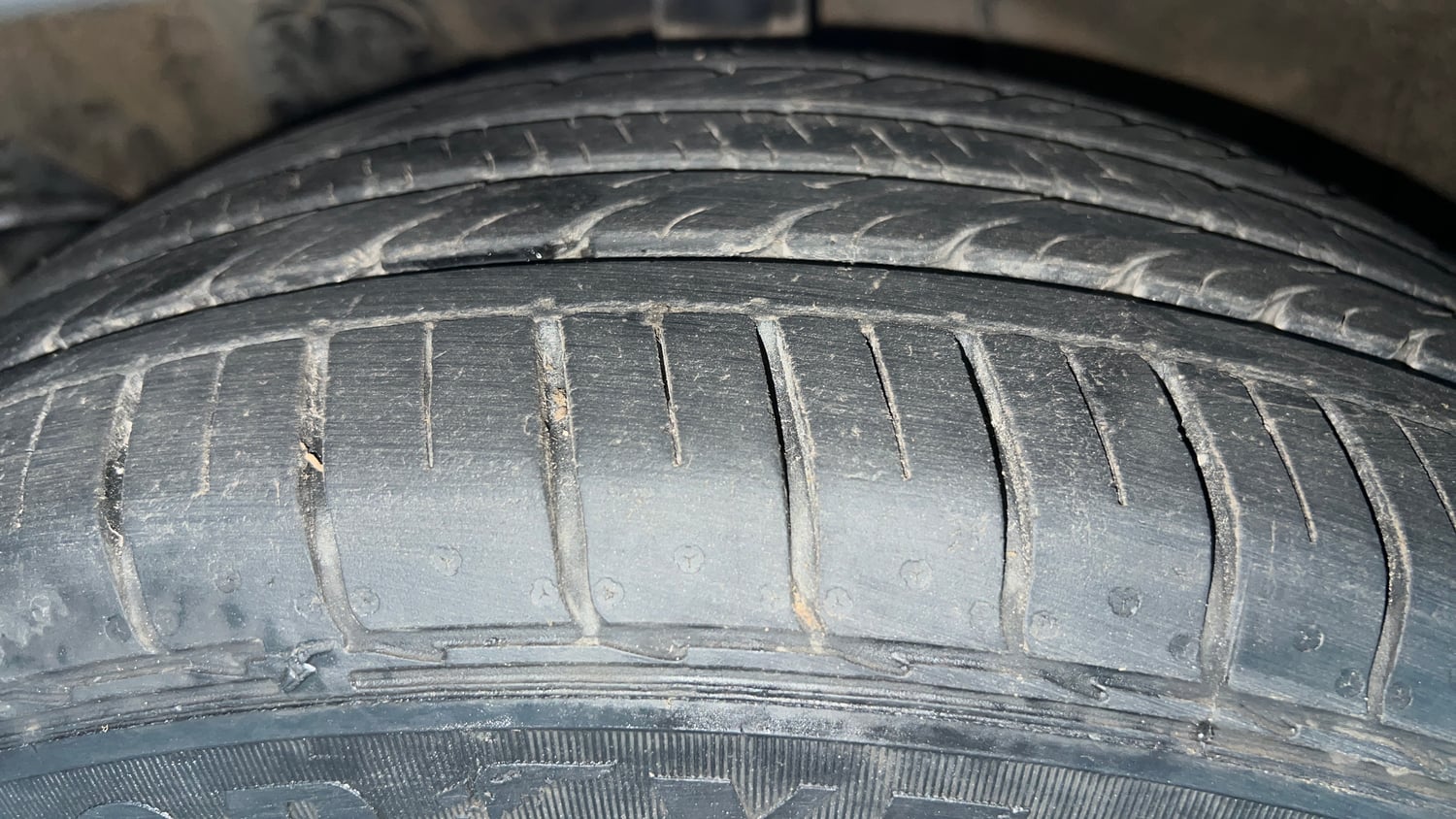 Used 2023 Kia Seltos GTX Plus 1.4 DCT Petrol Automatic tyres LEFT FRONT TYRE TREAD VIEW