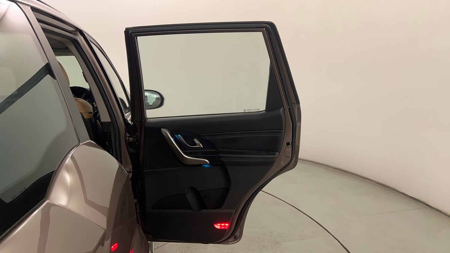 Used 2021 Mahindra XUV500 W11 Diesel Manual interior RIGHT REAR DOOR OPEN VIEW