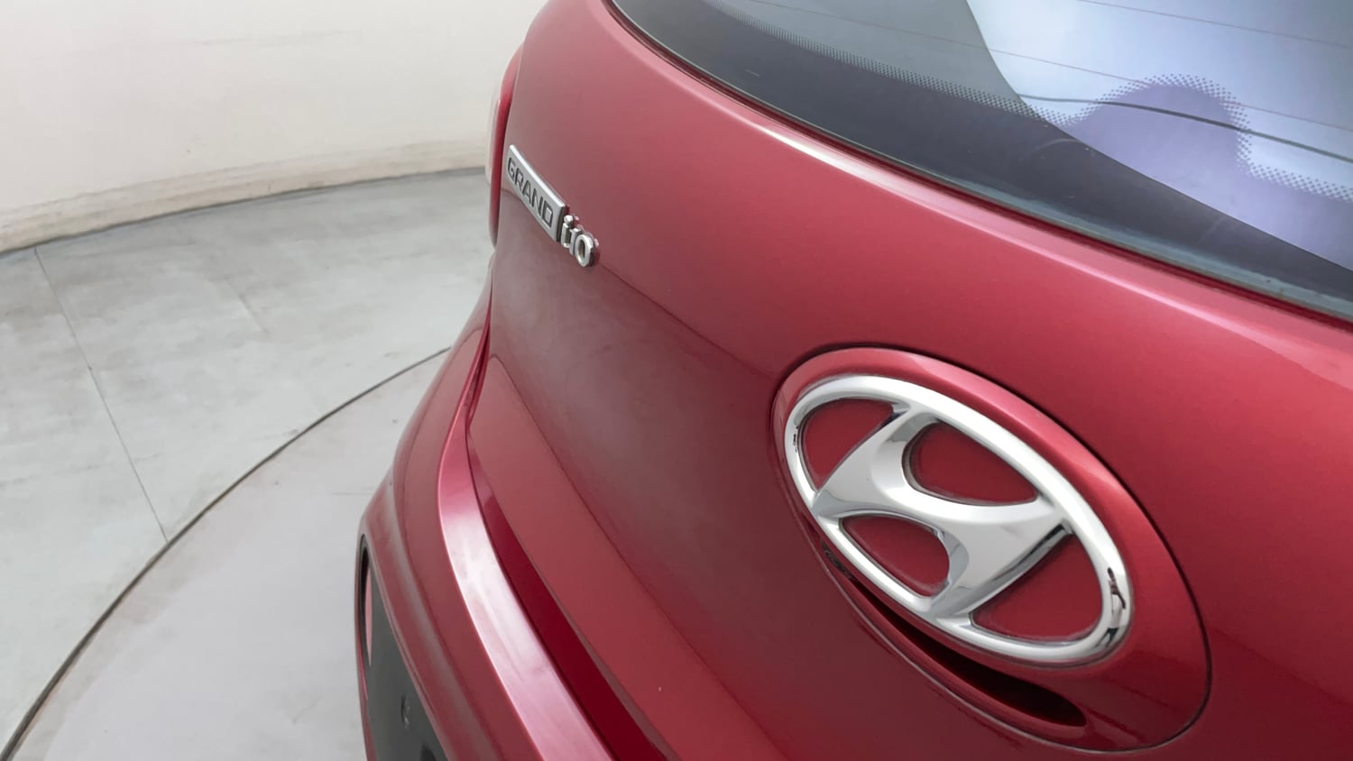 Used 2018 Hyundai Grand i10 Sportz AT 1.2 Kappa VTVT Petrol Automatic dents MINOR DENT
