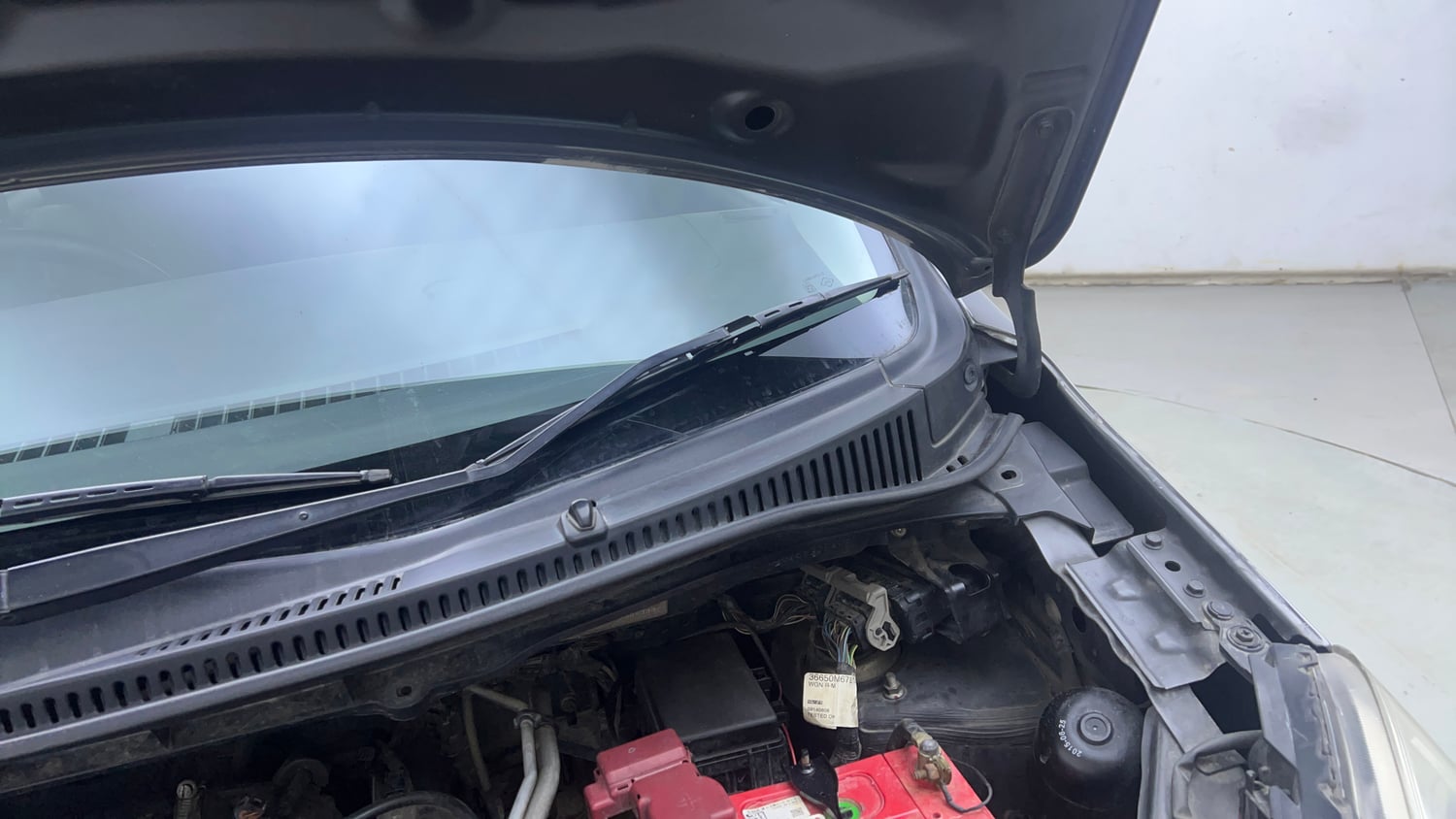 Used 2014 Maruti Suzuki Wagon R LXI Petrol Manual engine ENGINE LEFT SIDE HINGE & APRON VIEW