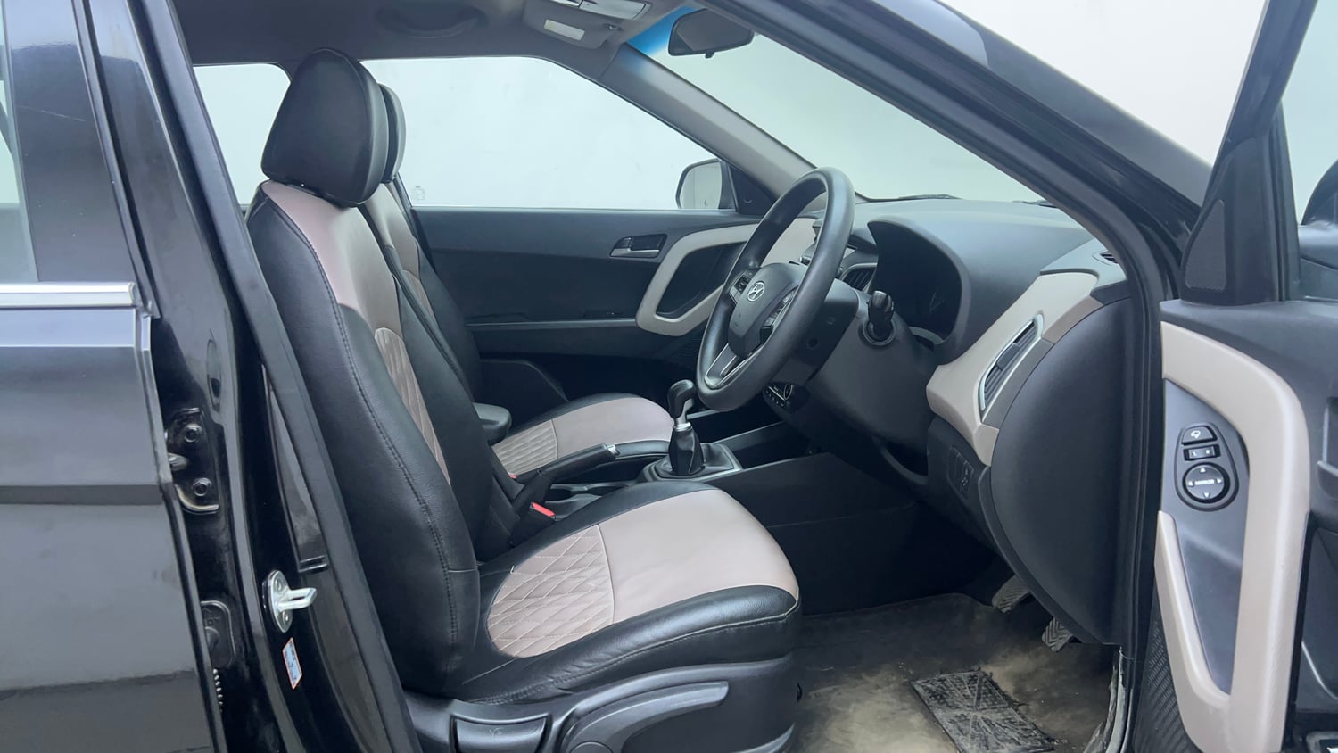 Used 2017 Hyundai Creta 1.6 SX Plus Petrol Petrol Manual interior RIGHT SIDE FRONT DOOR CABIN VIEW