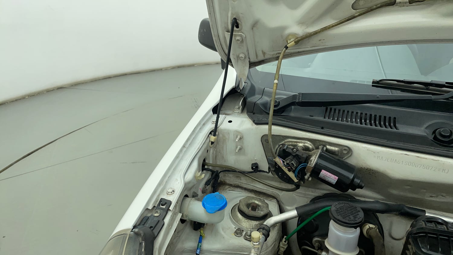 Used 2019 Maruti Suzuki Alto 800 LXi Petrol Manual engine ENGINE RIGHT SIDE HINGE & APRON VIEW