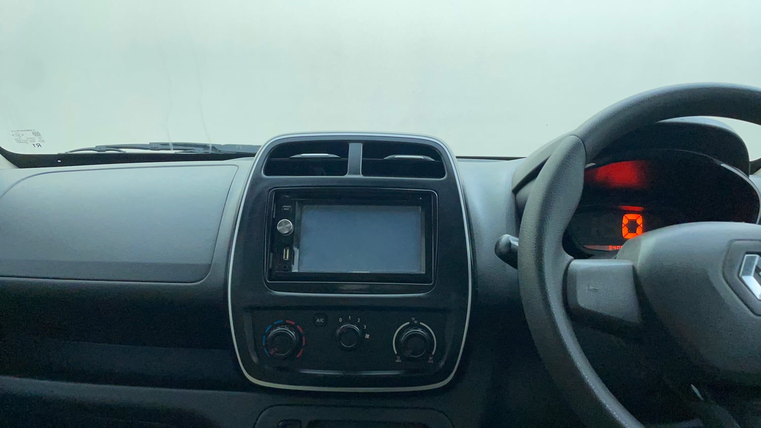 Used 2016 Renault Kwid RXL Petrol Manual interior MUSIC SYSTEM & AC CONTROL VIEW