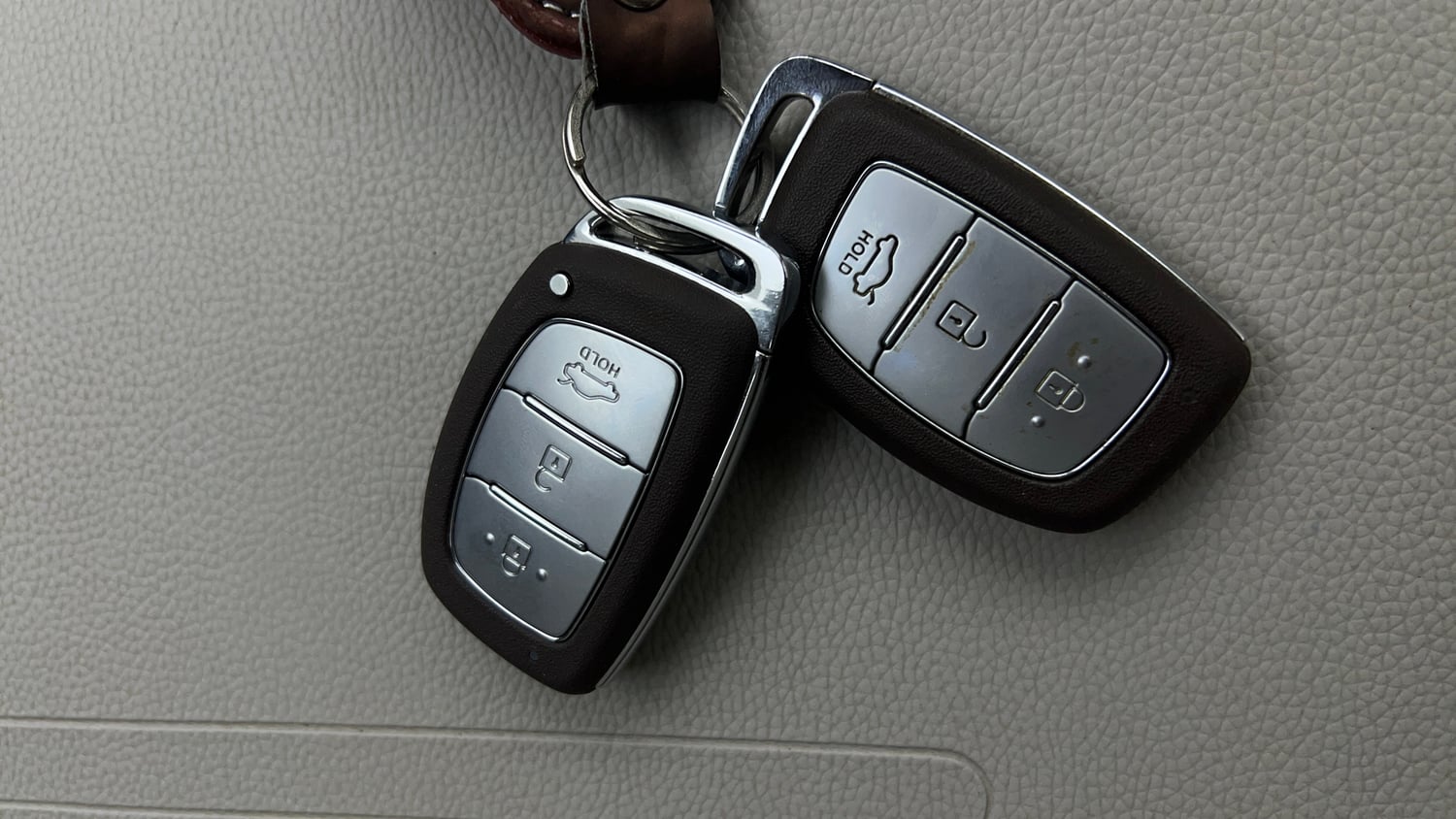 Used 2023 Hyundai Aura SX 1.2 CNG Cng Manual extra CAR KEY VIEW