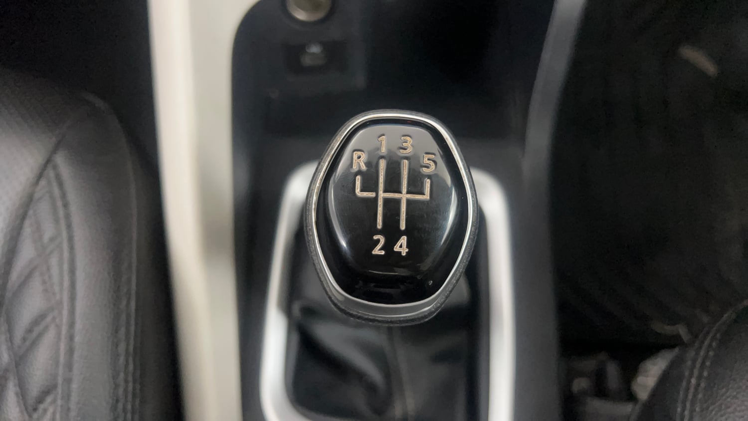 Used 2023 Nissan Magnite XV Petrol Manual interior GEAR  KNOB VIEW