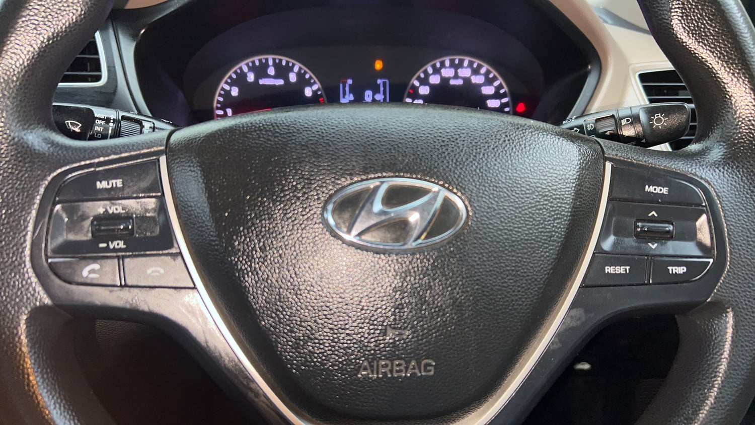 Used 2019 Hyundai Elite i20 Magna Plus 1.2 Petrol Manual top_features Steering mounted controls