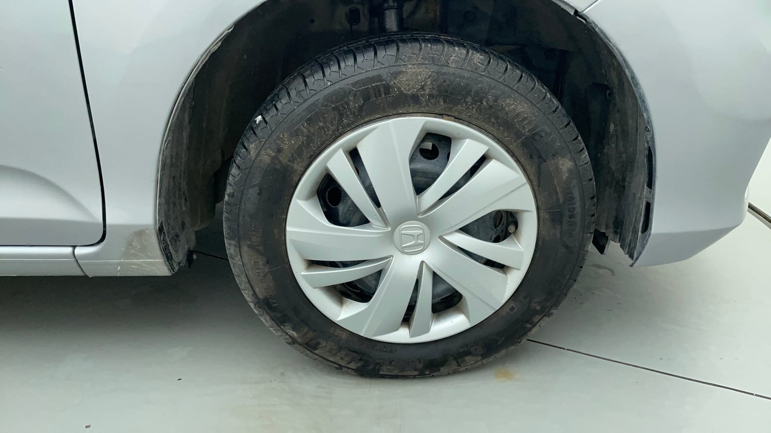 Used 2018 Honda Amaze 1.2 S MT Petrol Petrol Manual tyres RIGHT FRONT TYRE RIM VIEW