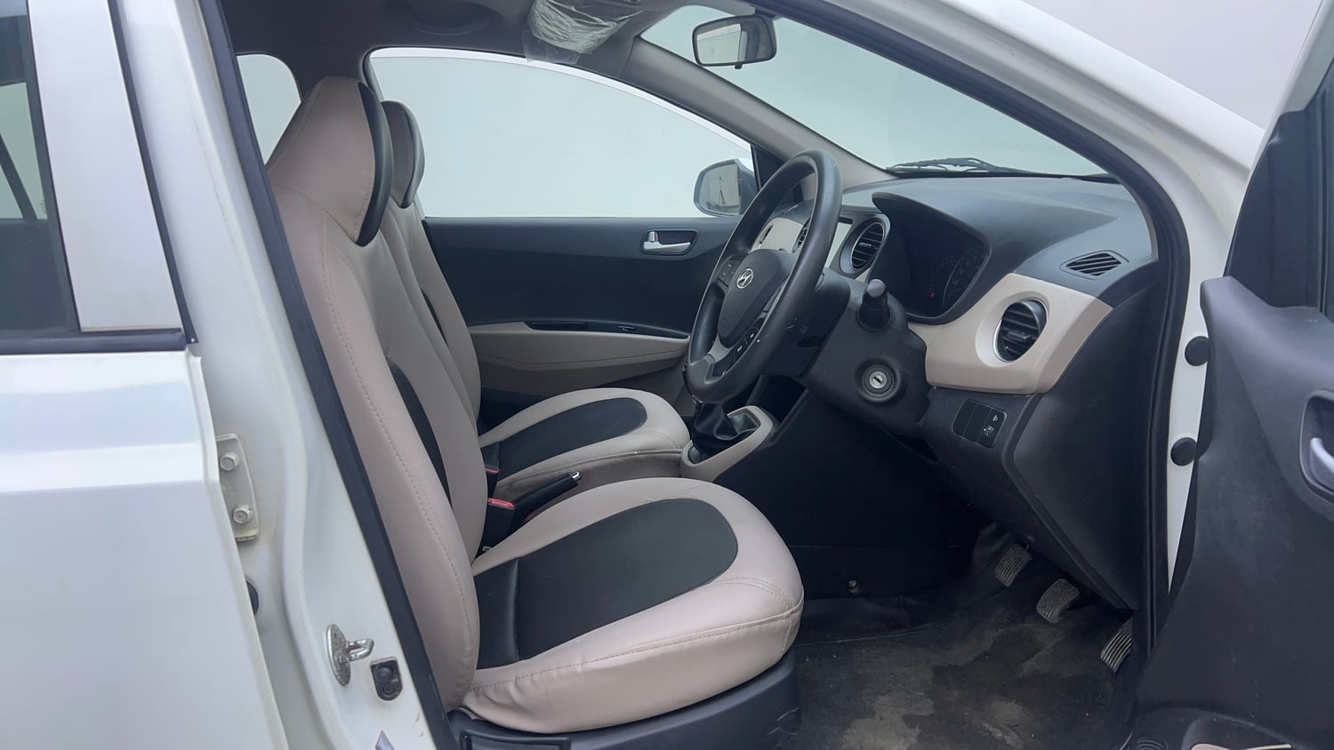 Used 2017 Hyundai Grand i10 Sportz (O) 1.2 Kappa VTVT Petrol Manual interior RIGHT SIDE FRONT DOOR CABIN VIEW