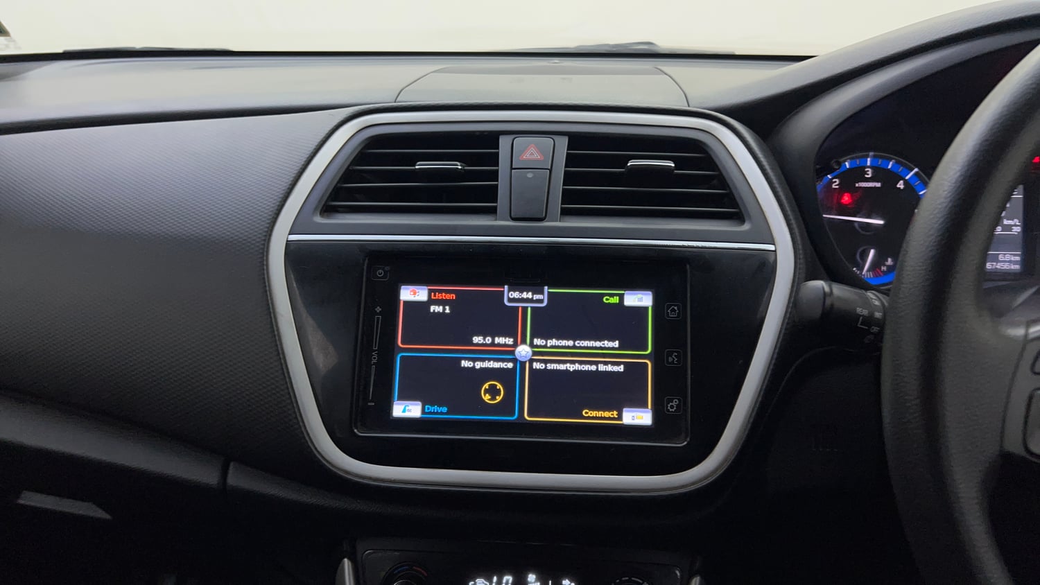 Used 2016 Maruti Suzuki S-Cross Zeta 1.3 Diesel Manual top_features Integrated (in-dash) music system