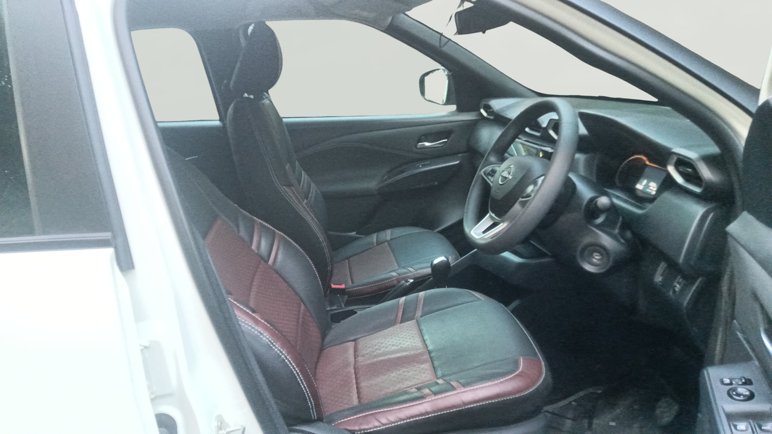 Used 2026 Nissan Magnite Acenta B4D 1.0 Petrol AMT Petrol Automatic interior RIGHT SIDE FRONT DOOR CABIN VIEW