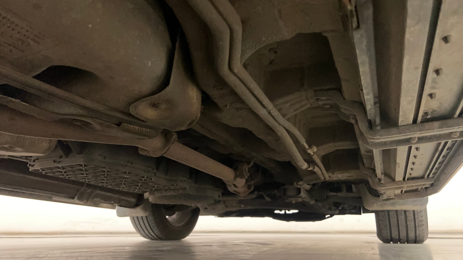 Used 2021 Mahindra XUV500 W11 Diesel Manual extra REAR RIGHT UNDERBODY VIEW