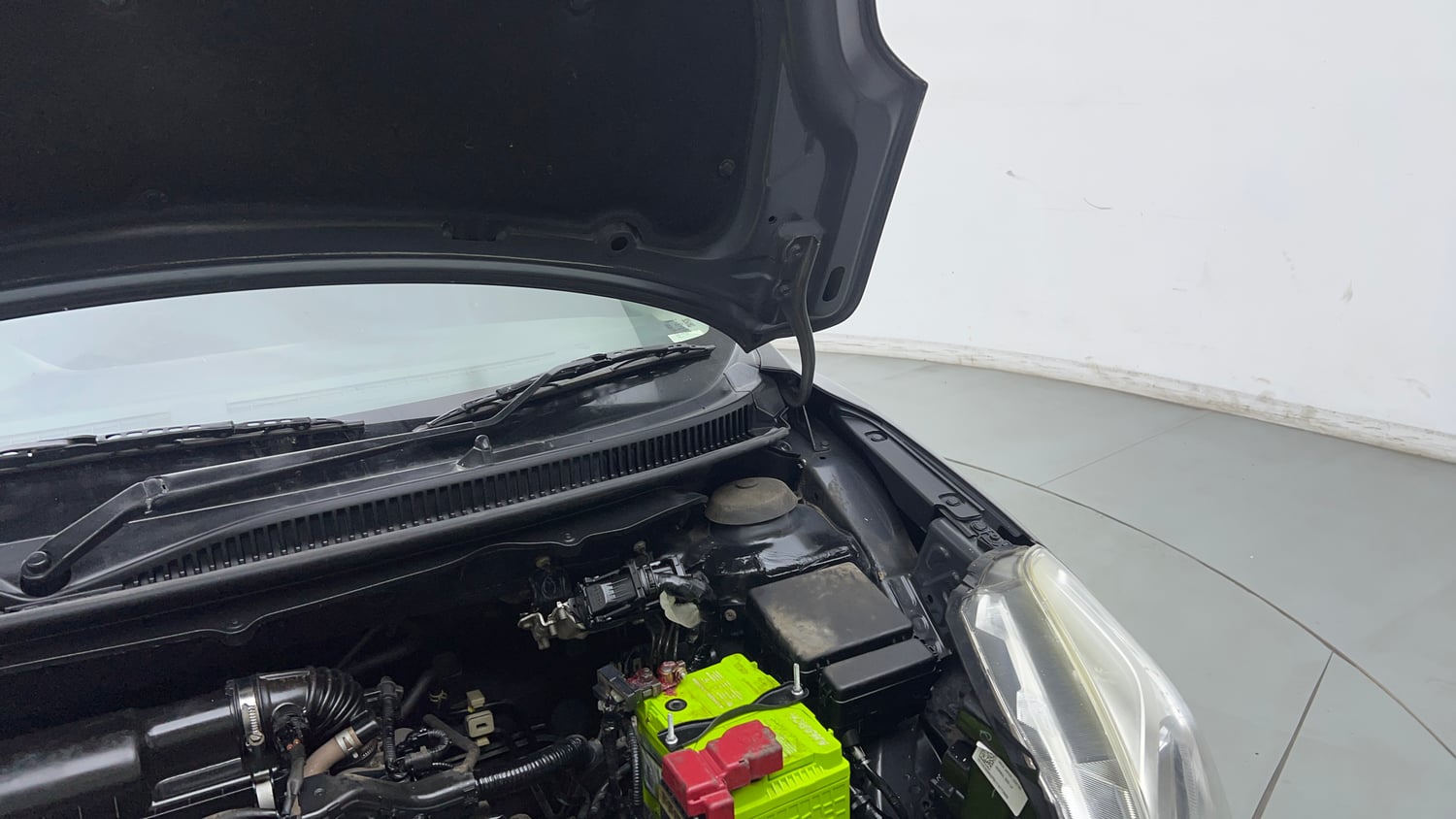 Used 2018 Maruti Suzuki Baleno Zeta 1.2 Petrol Manual engine ENGINE LEFT SIDE HINGE & APRON VIEW