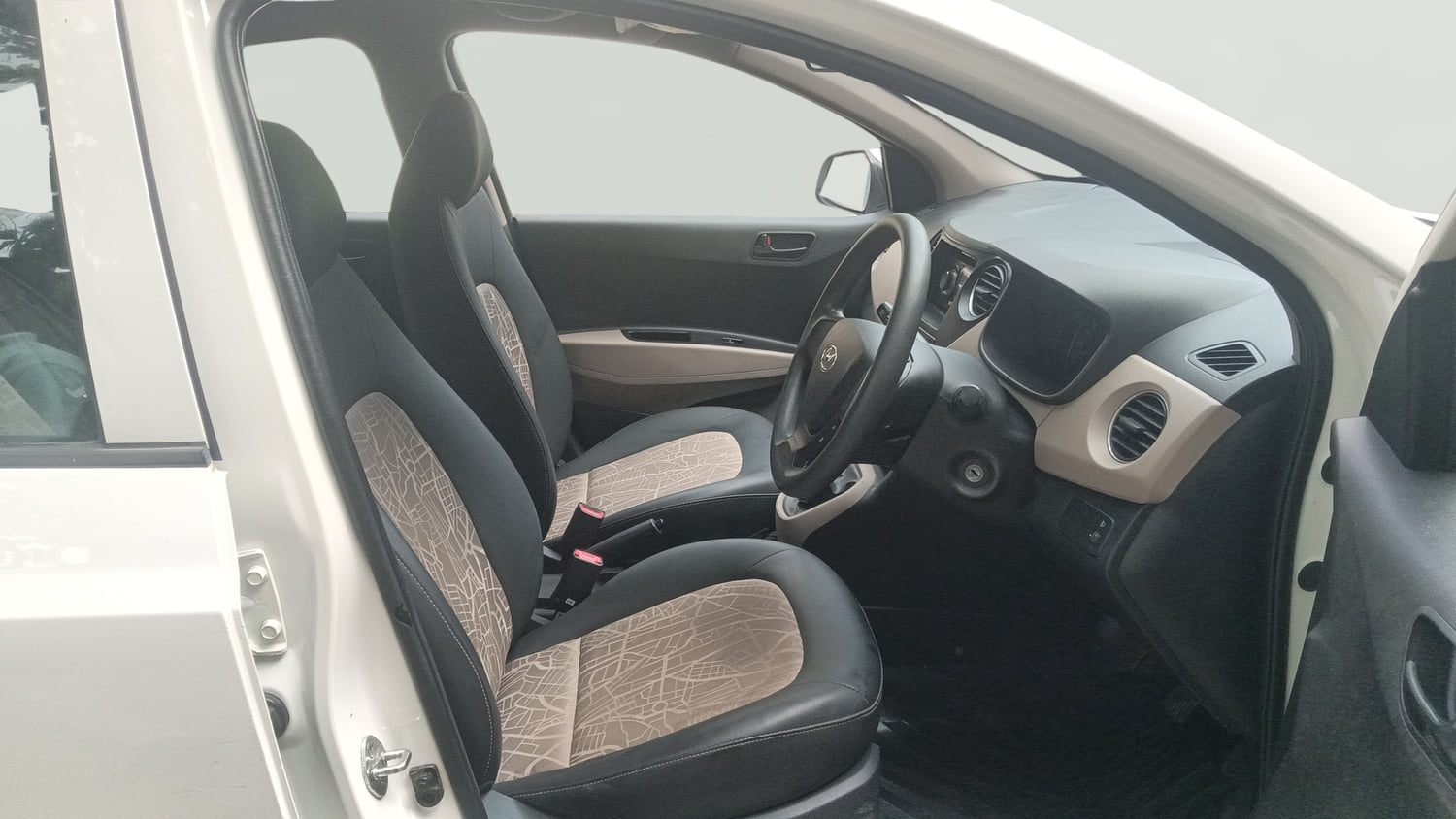 Used 2016 Hyundai Grand i10 Magna 1.2 Kappa VTVT Petrol Manual interior RIGHT SIDE FRONT DOOR CABIN VIEW