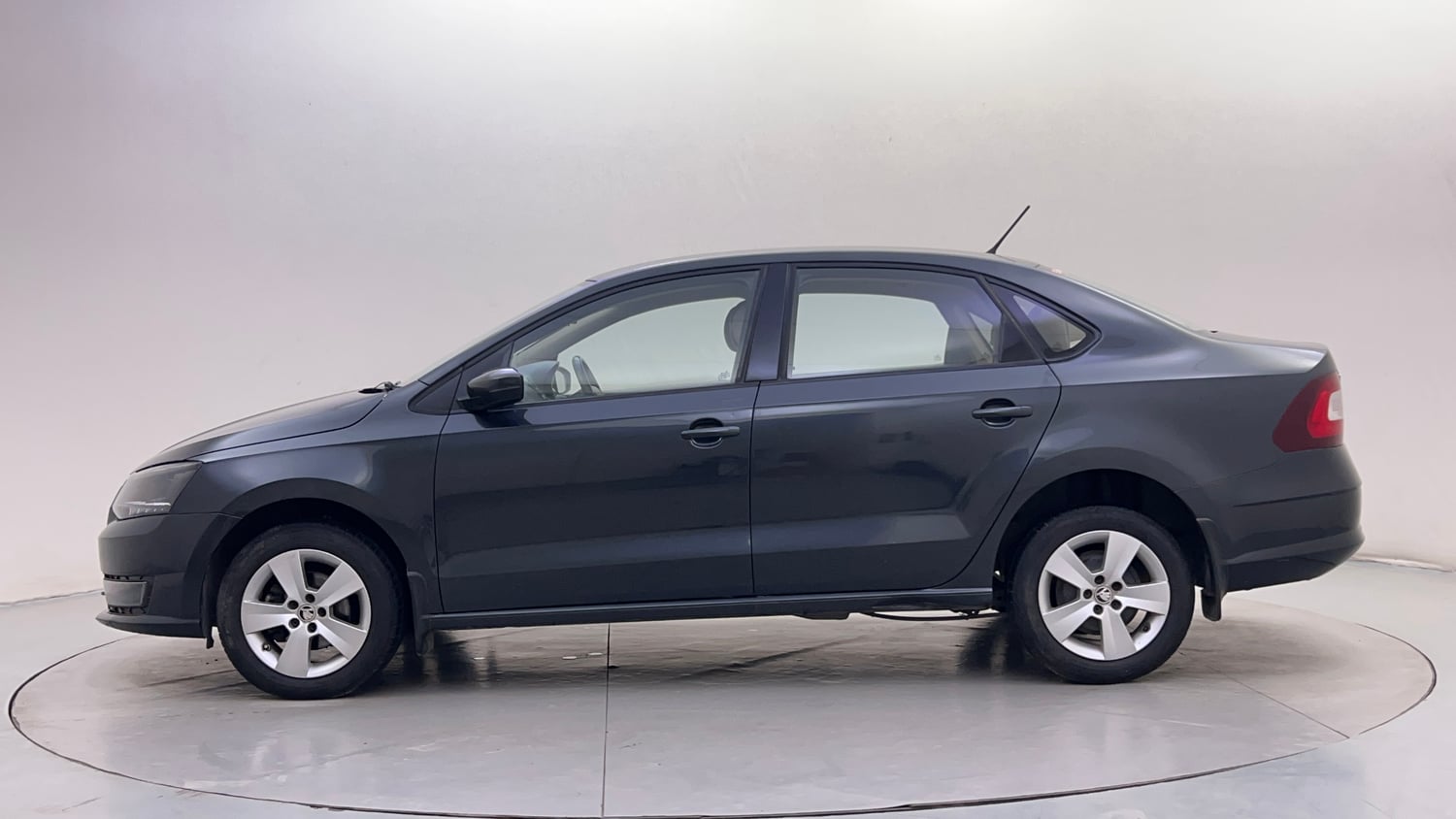 Used 2019 Skoda Rapid Ambition 1.5 TDI AT Diesel Automatic exterior LEFT SIDE VIEW