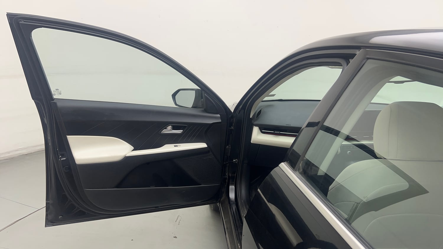 Used 2024 Hyundai Verna SX 1.5 Petrol MT Petrol Manual interior LEFT FRONT DOOR OPEN VIEW